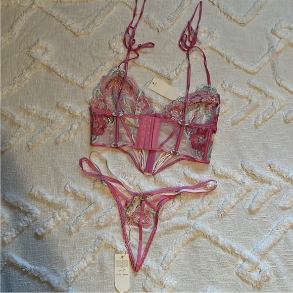 NWT 2 Pc Festival Floral Bustier & Thong Panty Size Large Pink & White - Picture 9 of 13